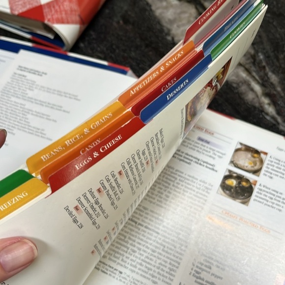 Better Homes and Gardens Red and Blue Cook Book Dated 1996 Beautiful Condition - Picture 9 of 13